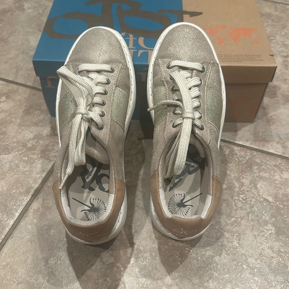 Off The Beaten Track sneakers (OTBT)